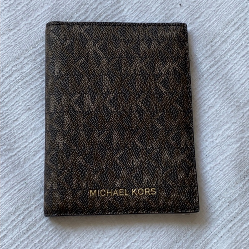 NWT Michael Kors Passport Holder